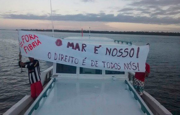 Pescadores e pescadoras bloqueiam Canal do Tomba